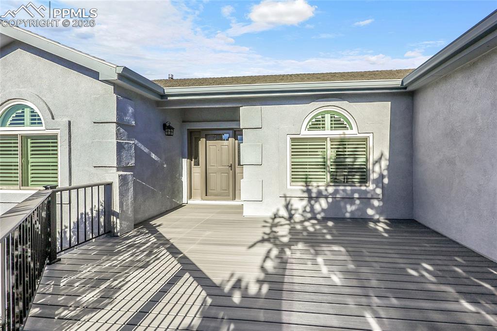 Image 41 of 44: Front Deck