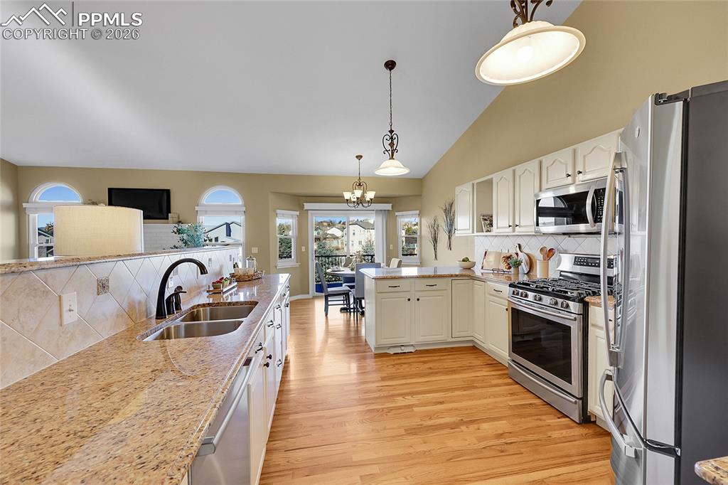 Image 6 of 44: Kitchen