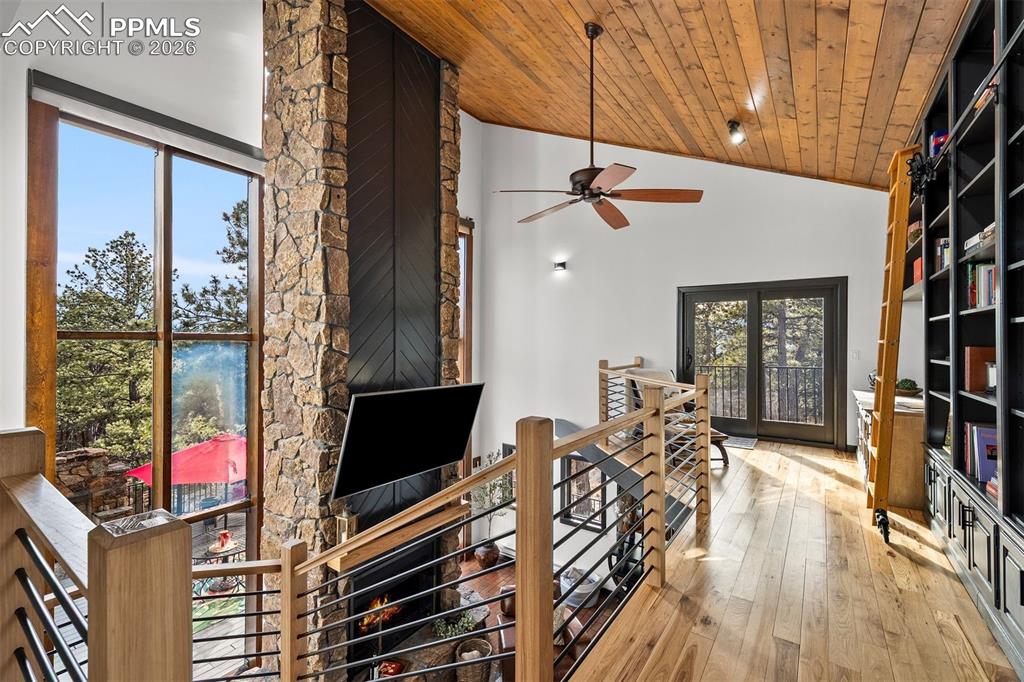 Image 13 of 27: Great Room