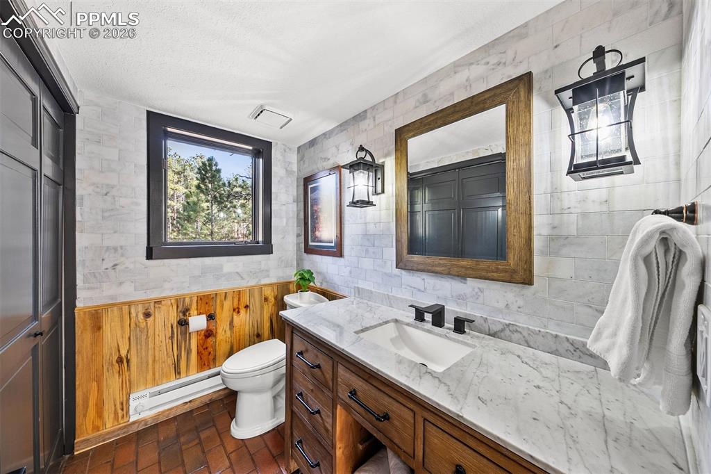 Image 20 of 27: Bathroom