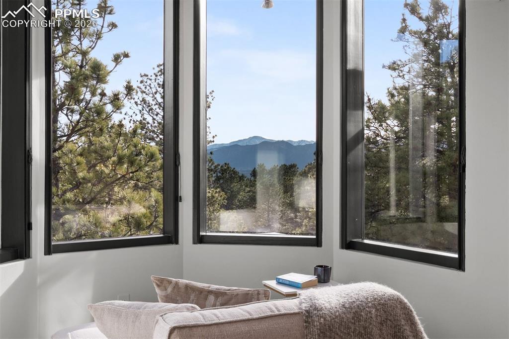 Image 6 of 27: Sitting Room