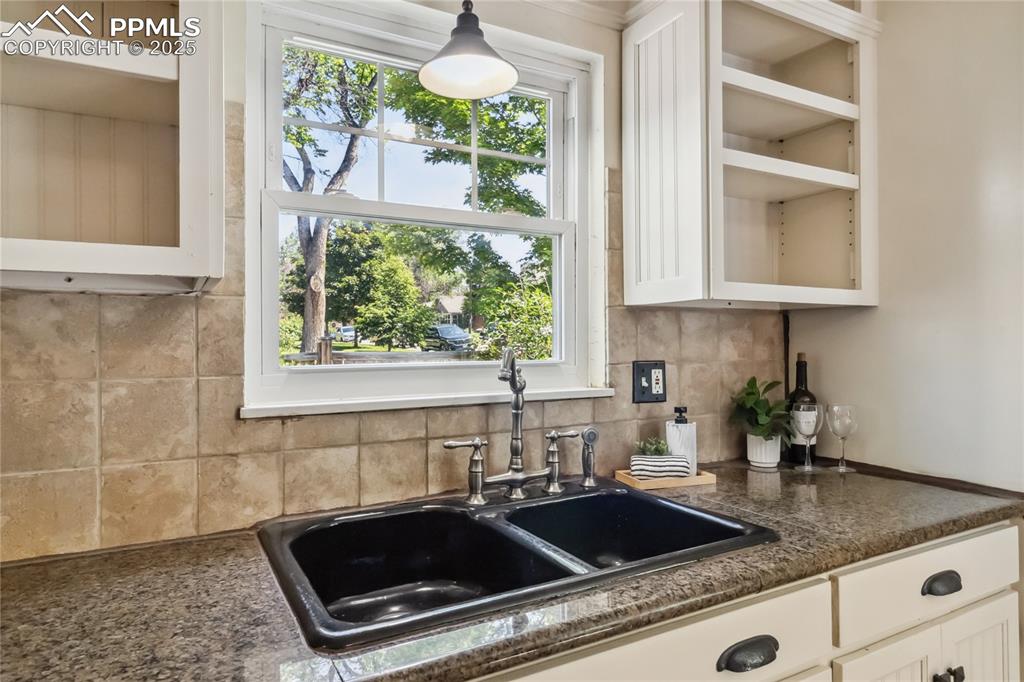 Image 14 of 49: Kitchen sink overlooking backyard