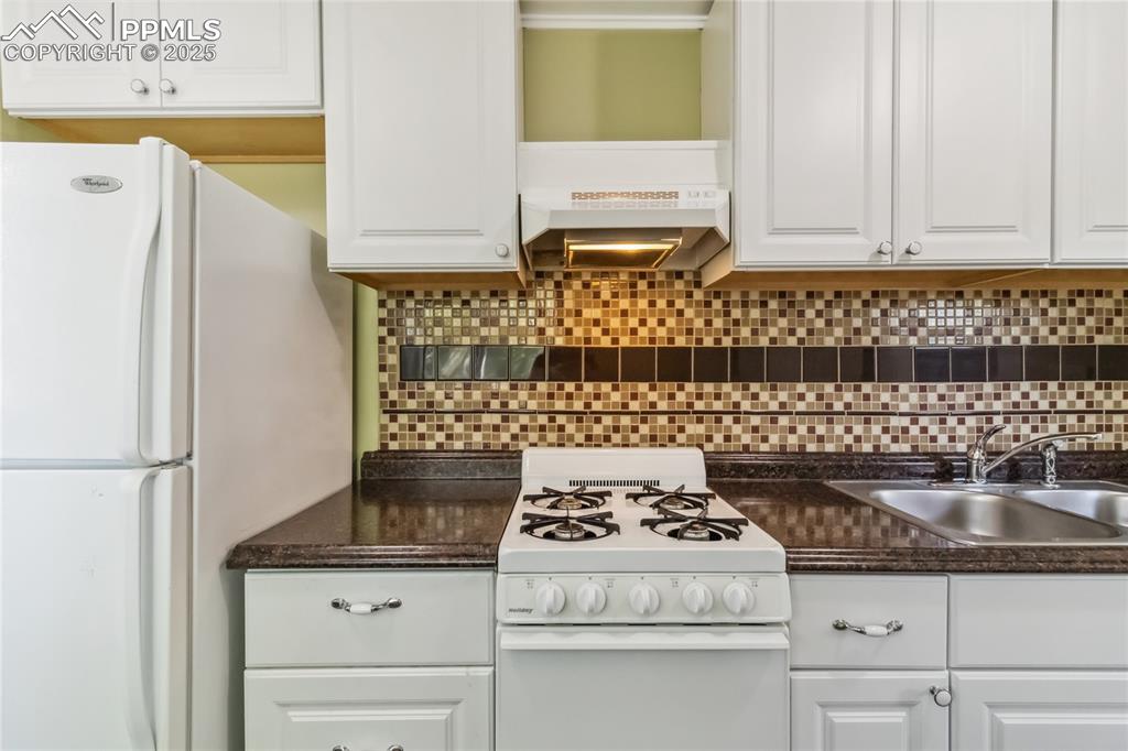 Image 38 of 49: (ADU) - Full kitchen