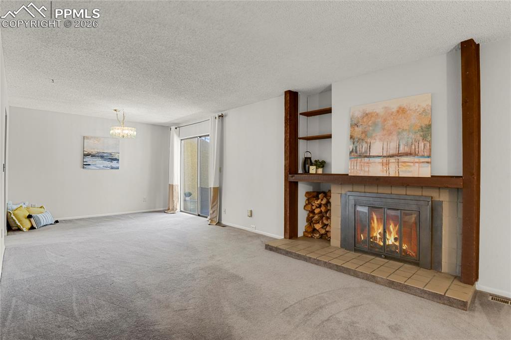 Image 21 of 31: Living Room