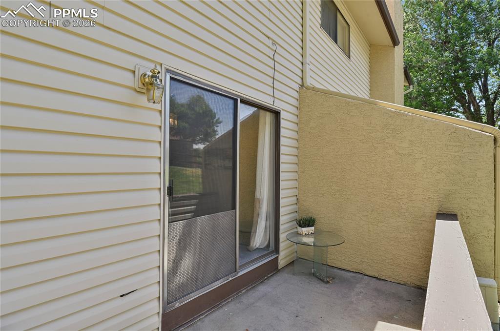 Image 29 of 31: Back patio