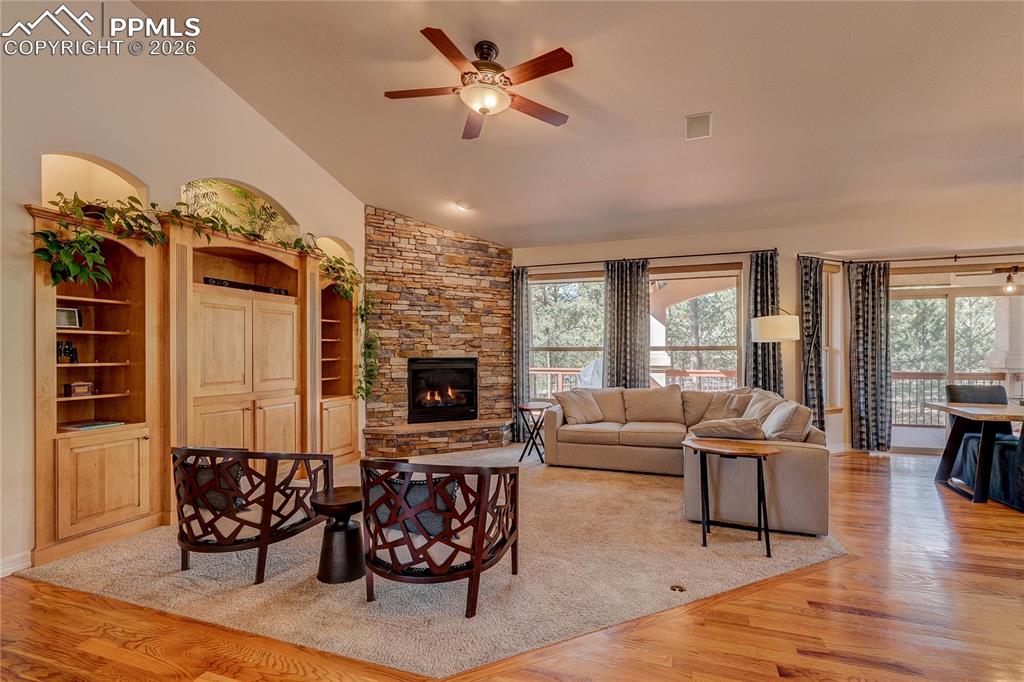 Image 14 of 50: Living Room