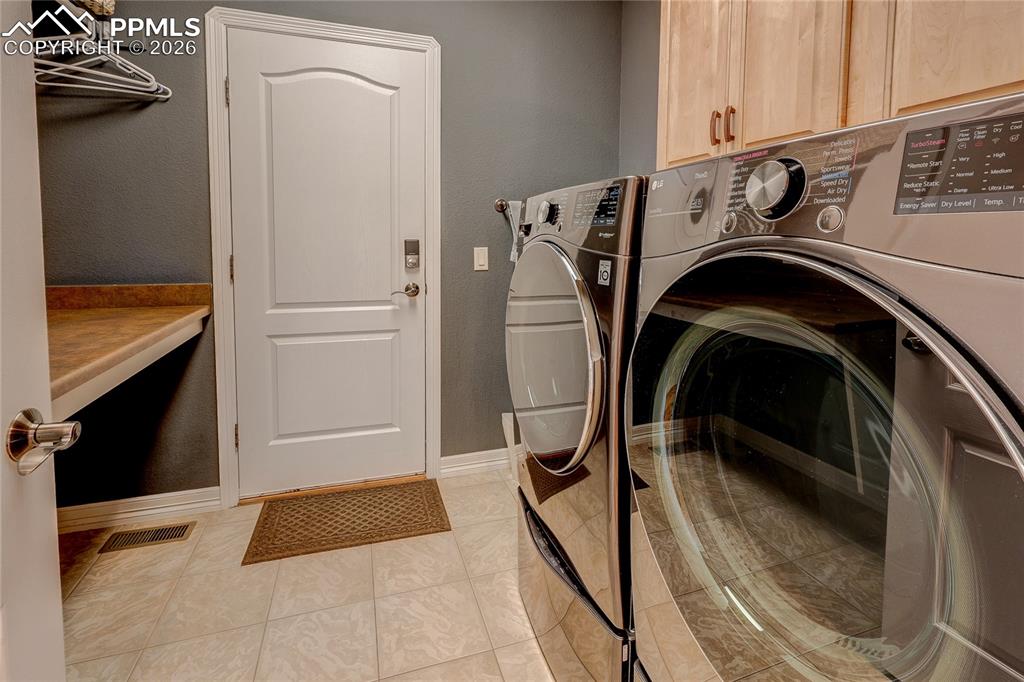 Image 26 of 50: Laundry