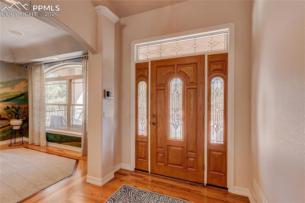 Image 28 of 50: Entry