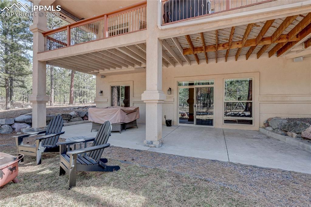 Image 39 of 50: Patio