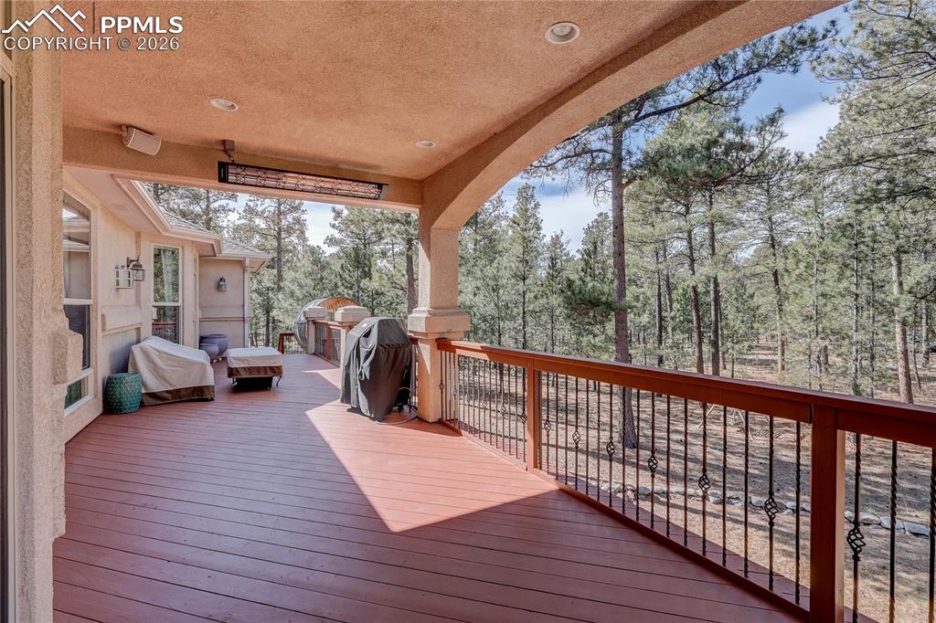 Image 44 of 50: Deck