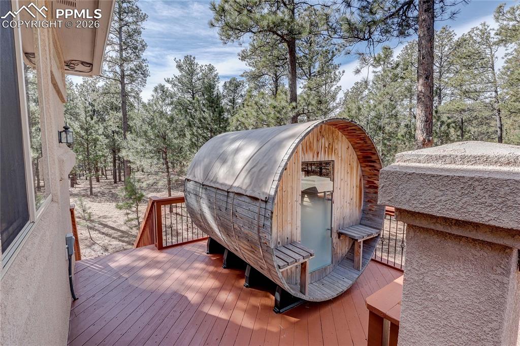 Image 46 of 50: Sauna