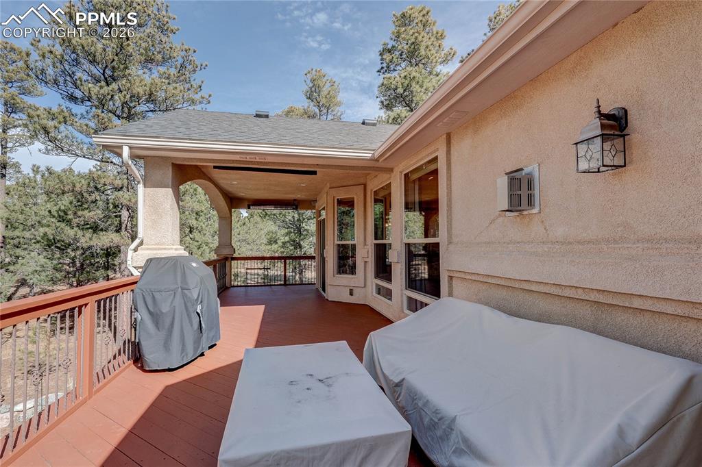 Image 48 of 50: Deck