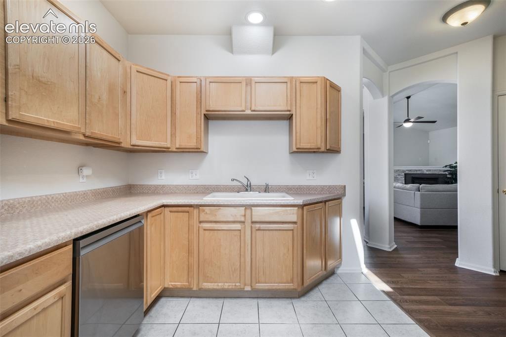 Image 18 of 49: Kitchen