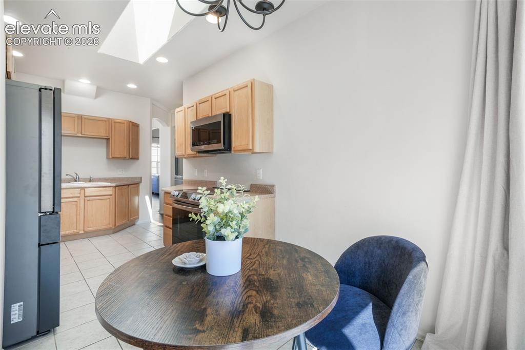 Image 20 of 49: Dining Area