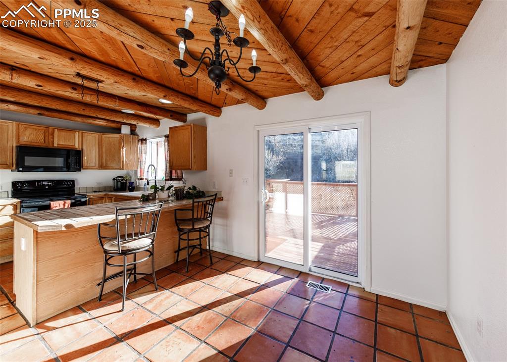 Image 12 of 50: Kitchen