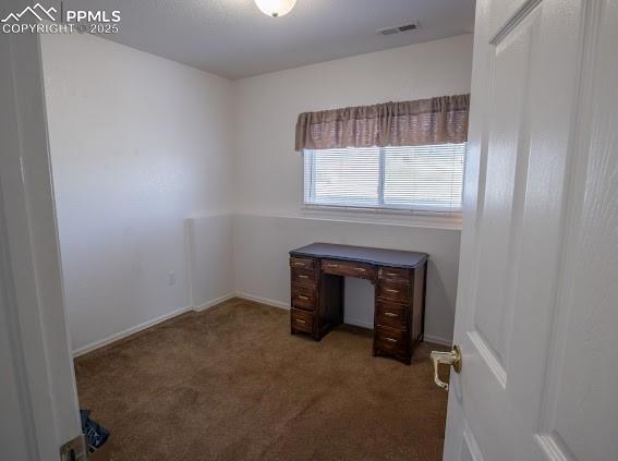 Image 23 of 50: Office