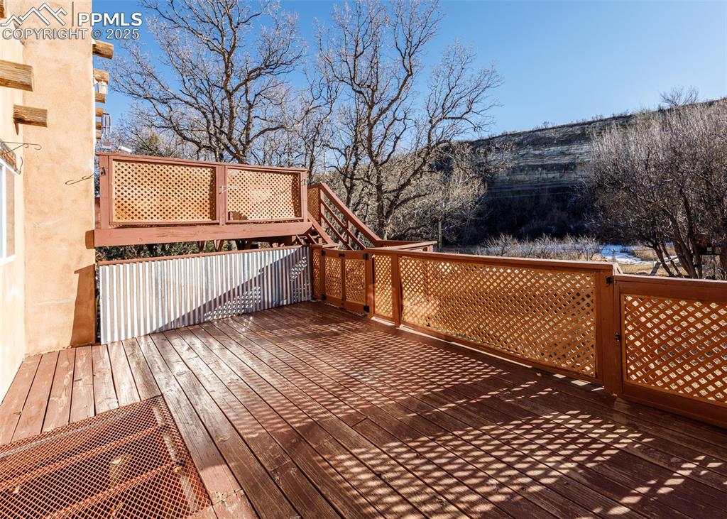 Image 29 of 50: Deck