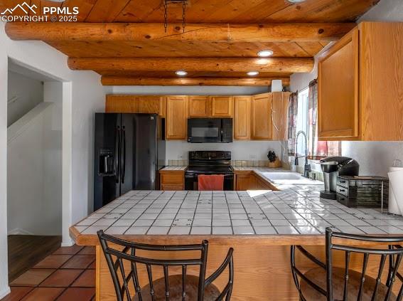 Image 9 of 50: Kitchen