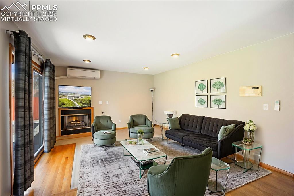 Image 11 of 40: Virtually Staged