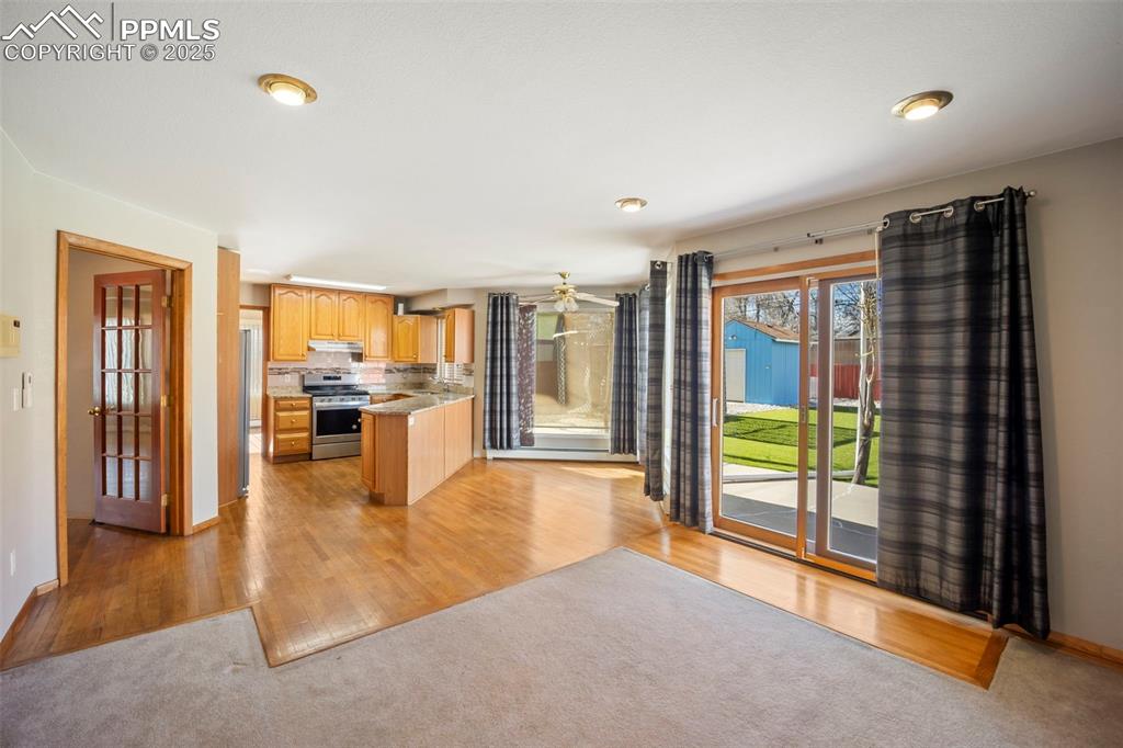 Image 12 of 40: Family room looking towards dining area and kitchen