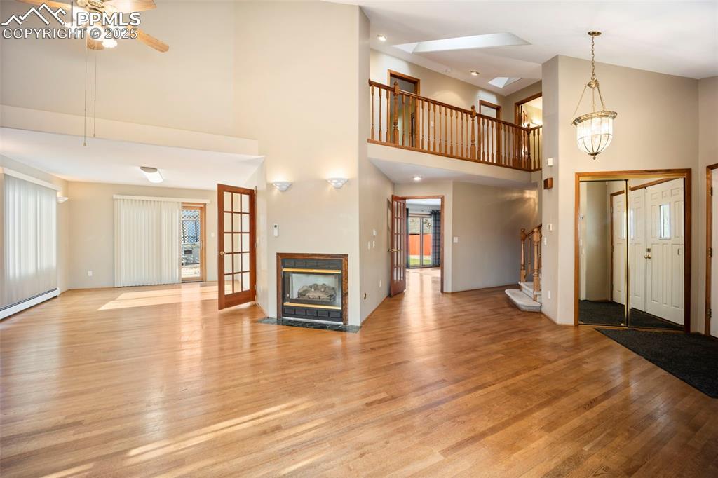 Image 2 of 40: Living Room