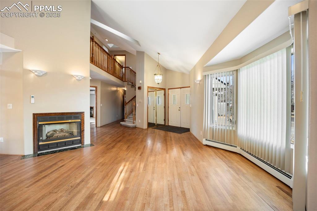 Image 3 of 40: Living Room