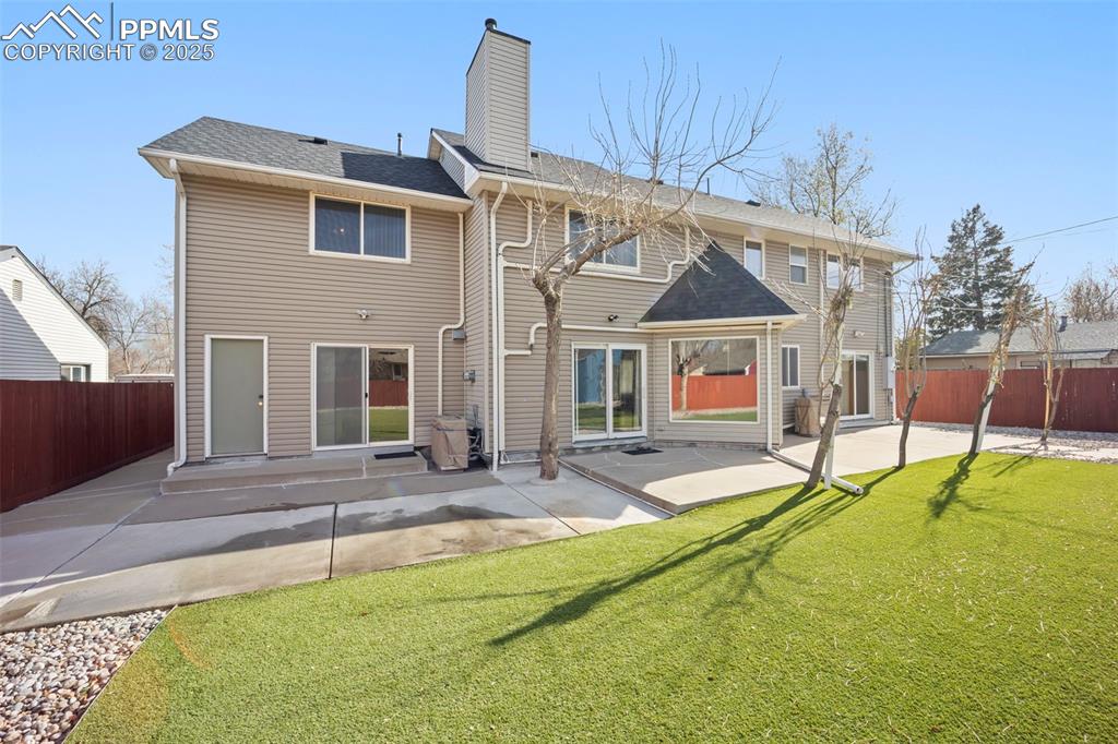 Image 31 of 40: Back of Structure