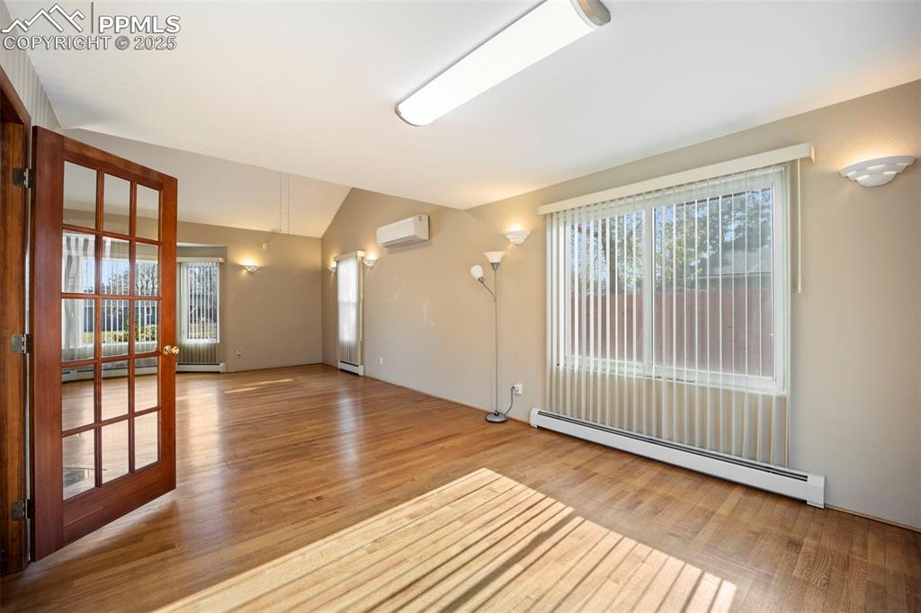 Image 6 of 40: Dining Room