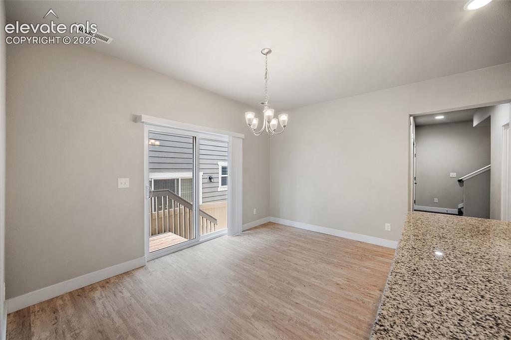 Image 12 of 32: Dining Area