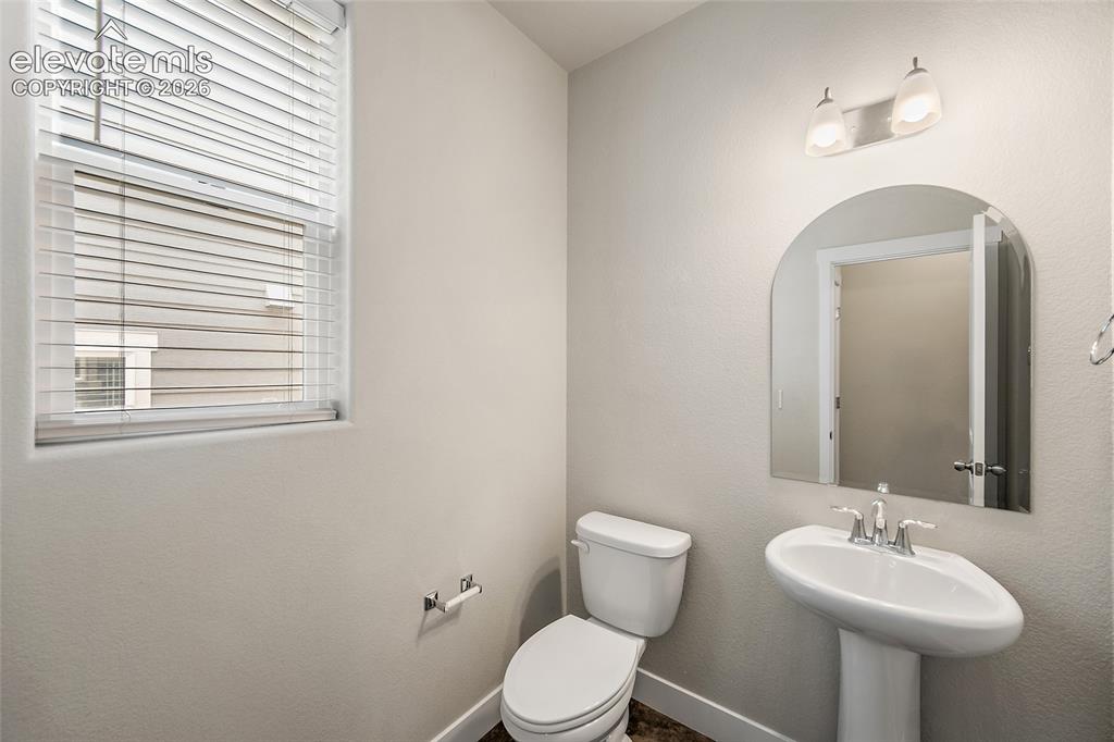 Image 14 of 32: Bathroom