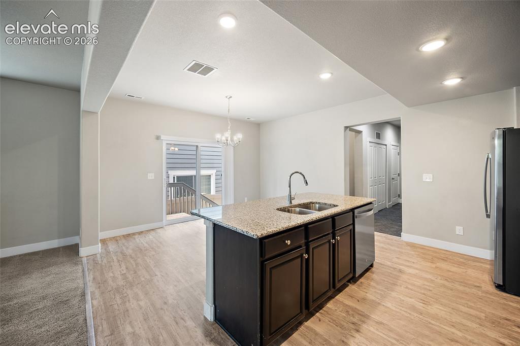 Image 8 of 32: Kitchen