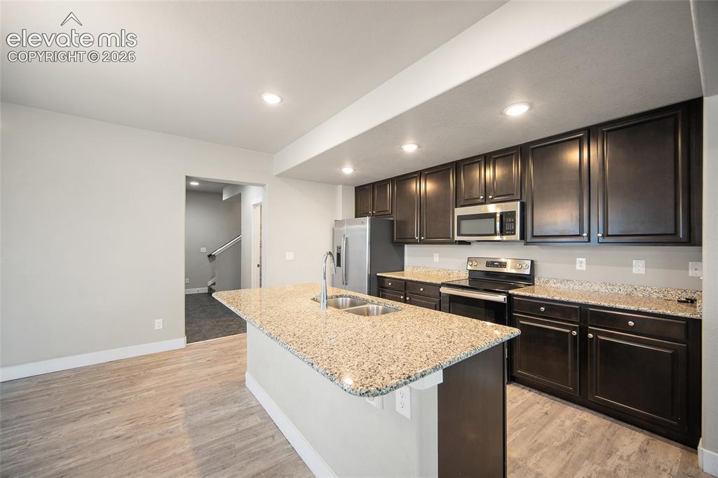 Image 9 of 32: Kitchen