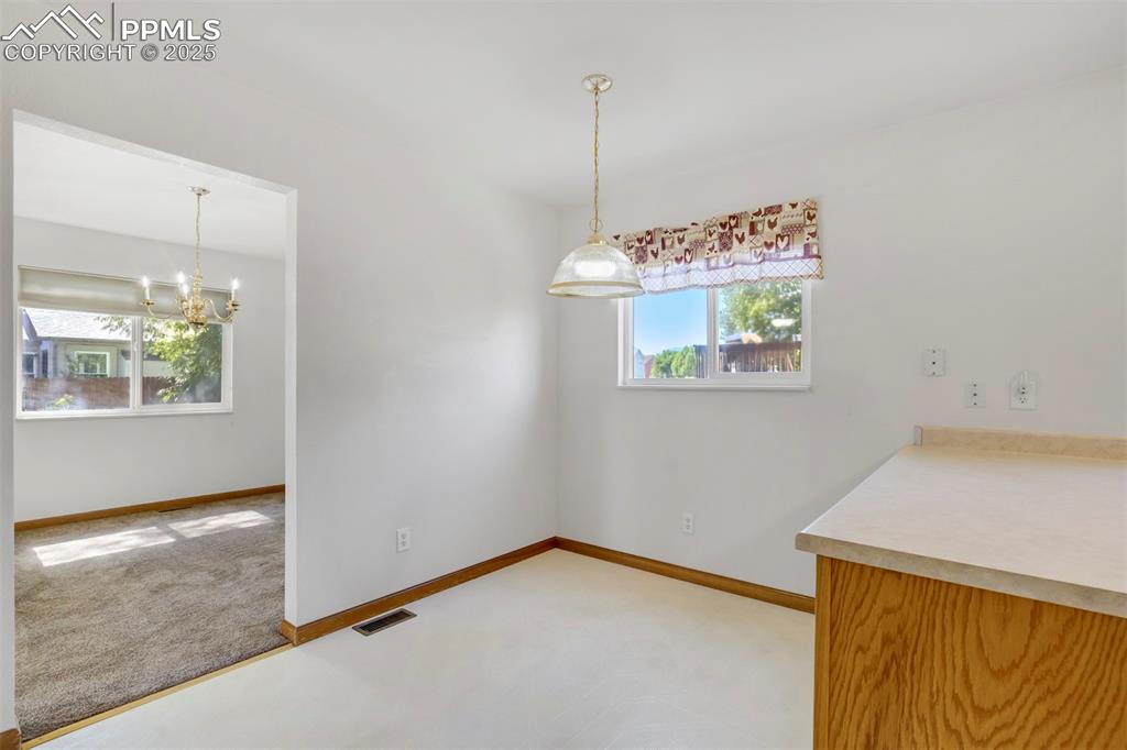 Image 12 of 50: Dining Area