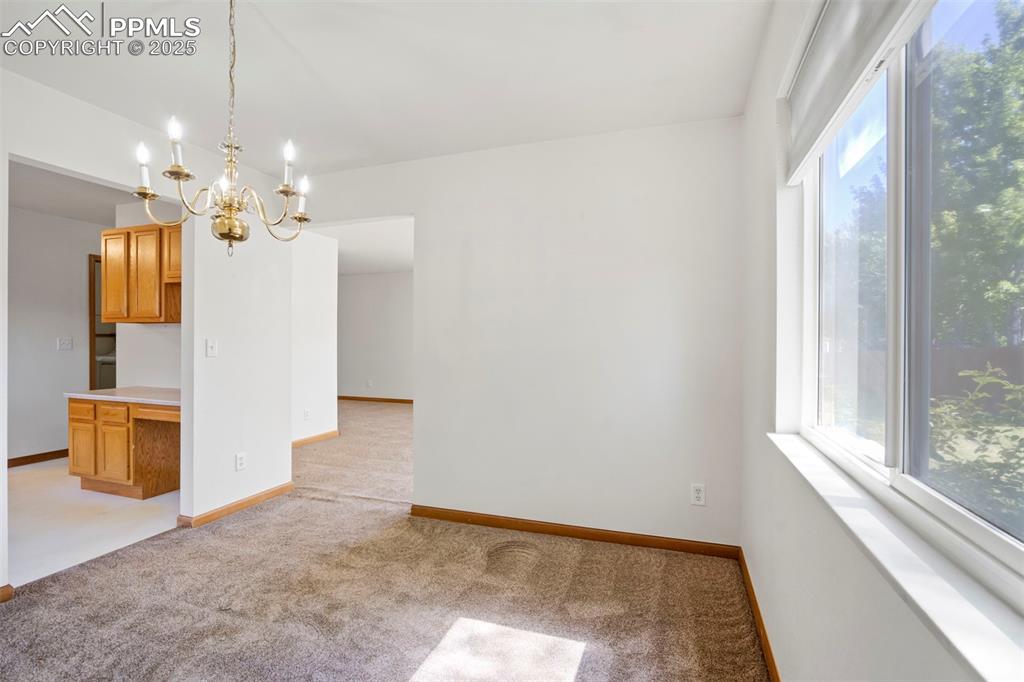 Image 18 of 50: Dining Area