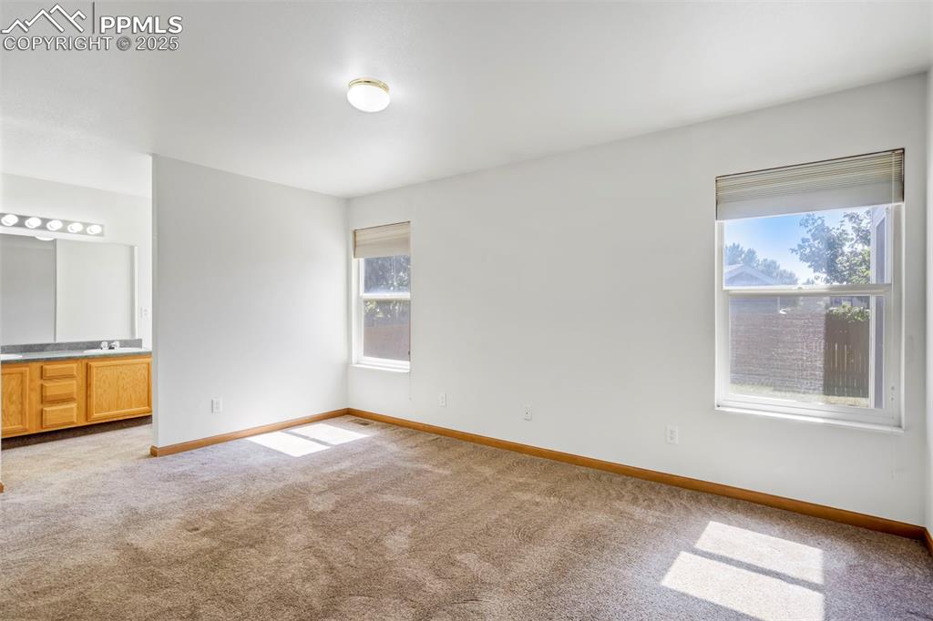 Image 24 of 50: Bedroom