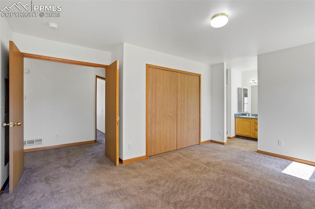 Image 25 of 50: Bedroom