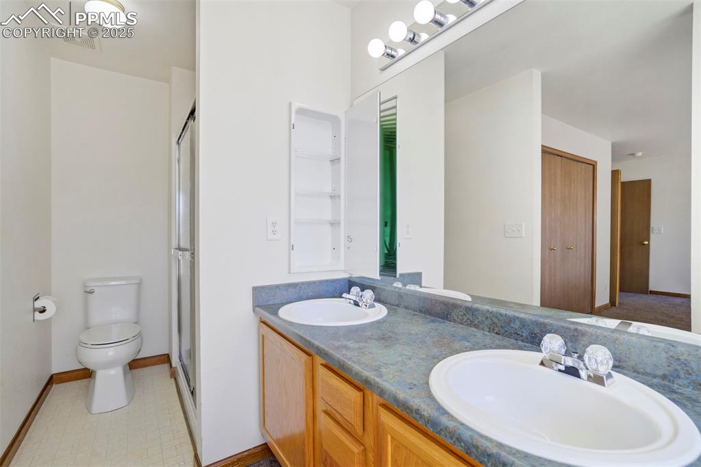 Image 29 of 50: Bathroom