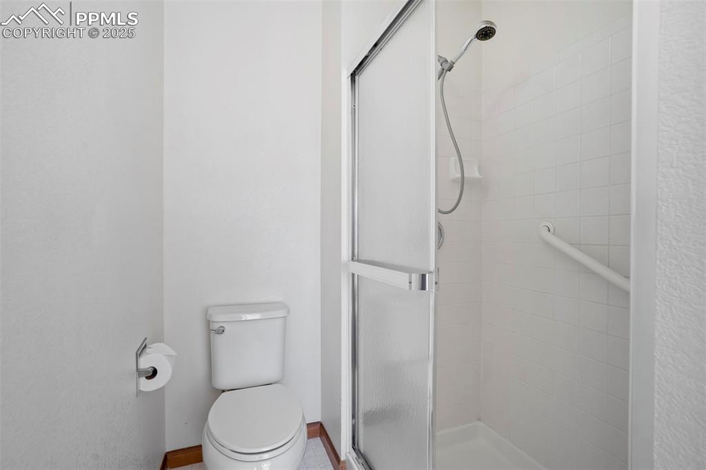 Image 30 of 50: Bathroom