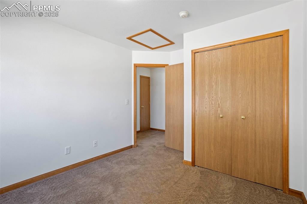 Image 33 of 50: Bedroom