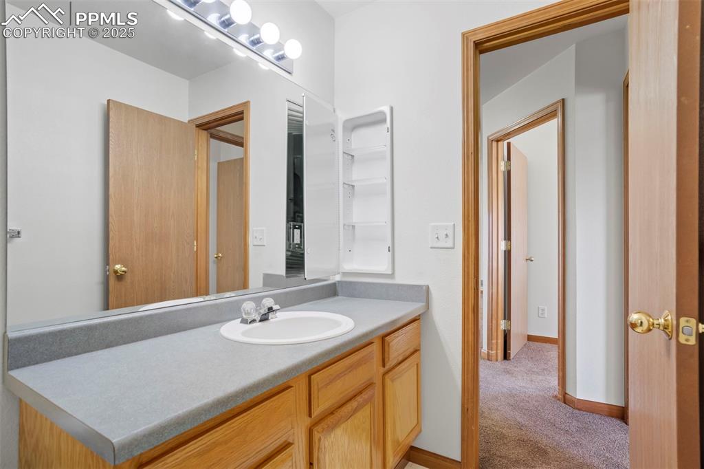 Image 36 of 50: Bathroom