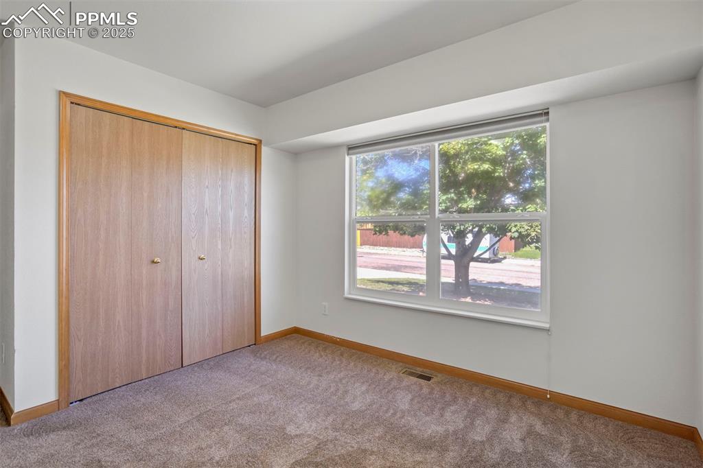 Image 39 of 50: Bedroom