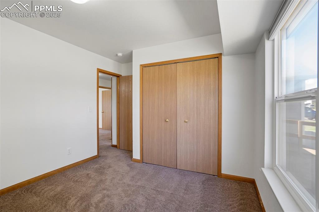 Image 40 of 50: Bedroom