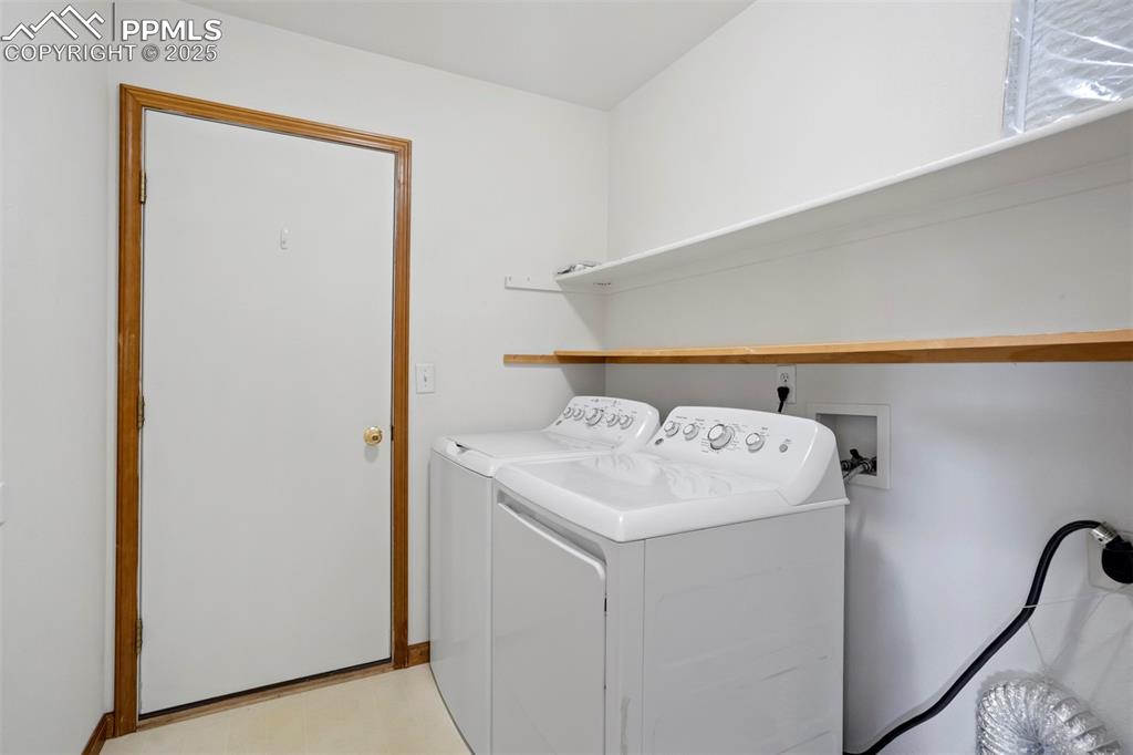 Image 42 of 50: Laundry