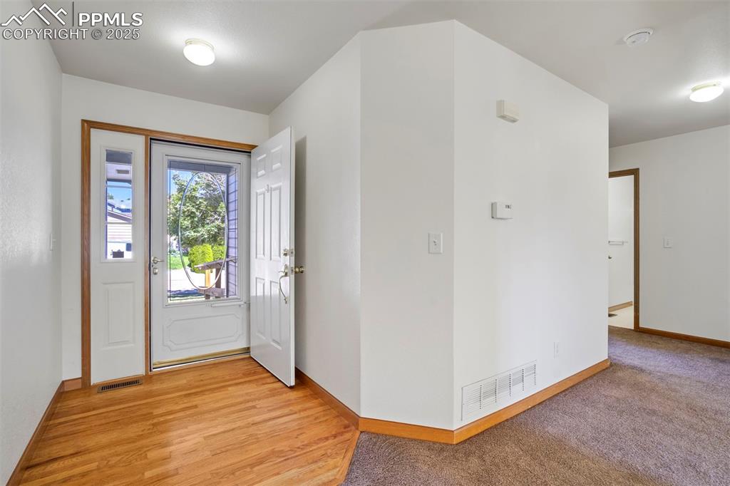 Image 5 of 50: Entry