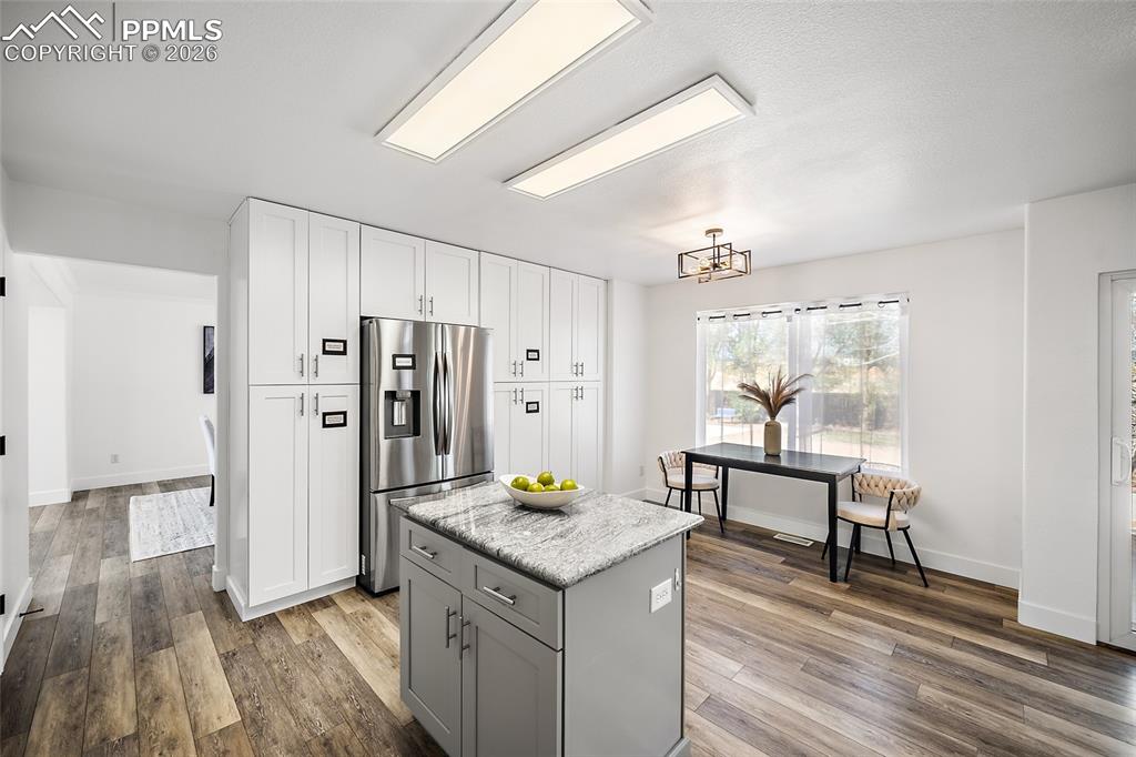 Image 14 of 50: Kitchen