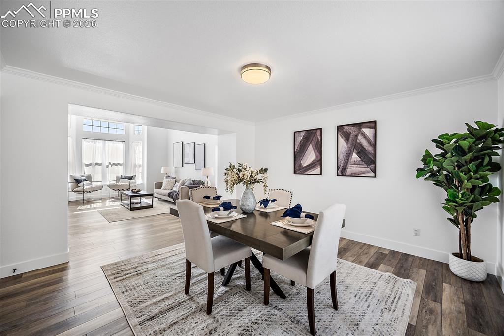 Image 16 of 50: Dining Area