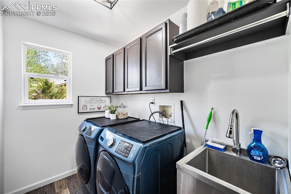 Image 30 of 50: Laundry