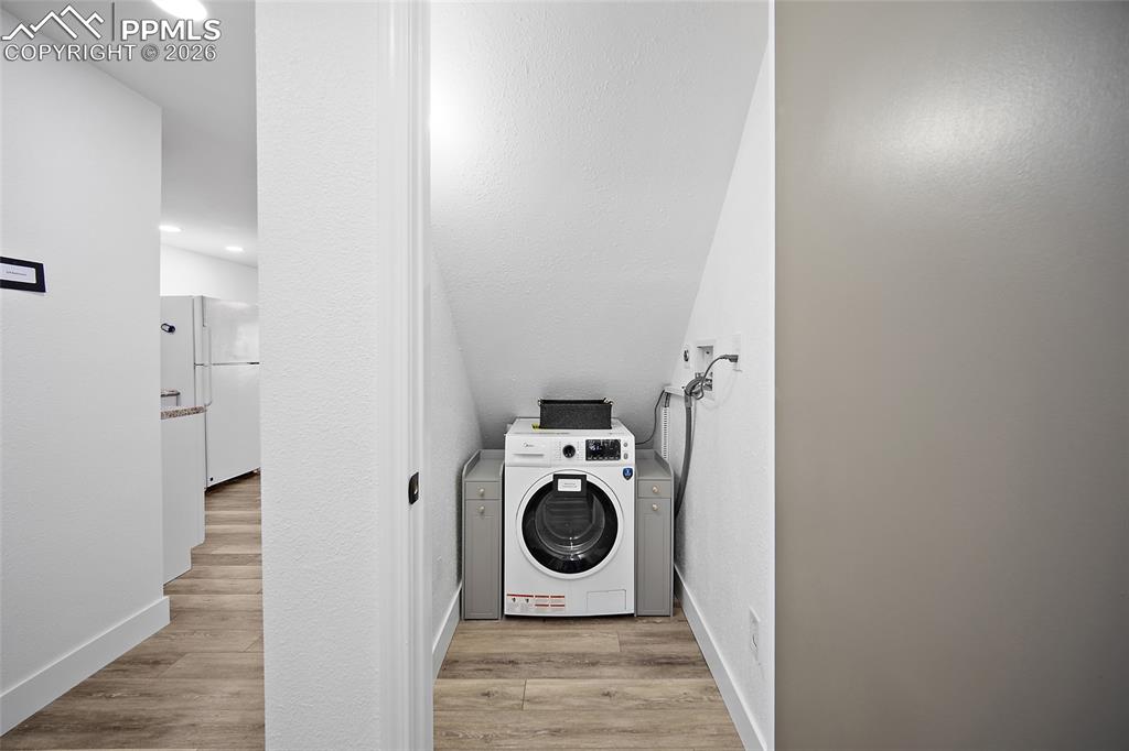 Image 36 of 50: Laundry