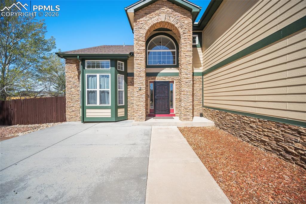 Image 4 of 50: Entry