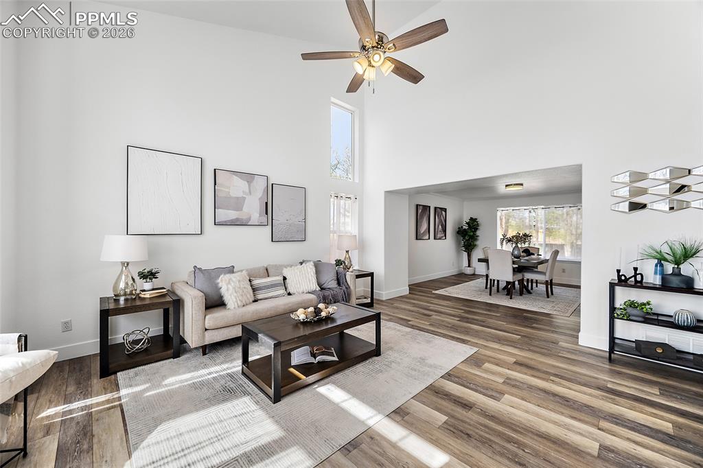 Image 8 of 50: Living Room